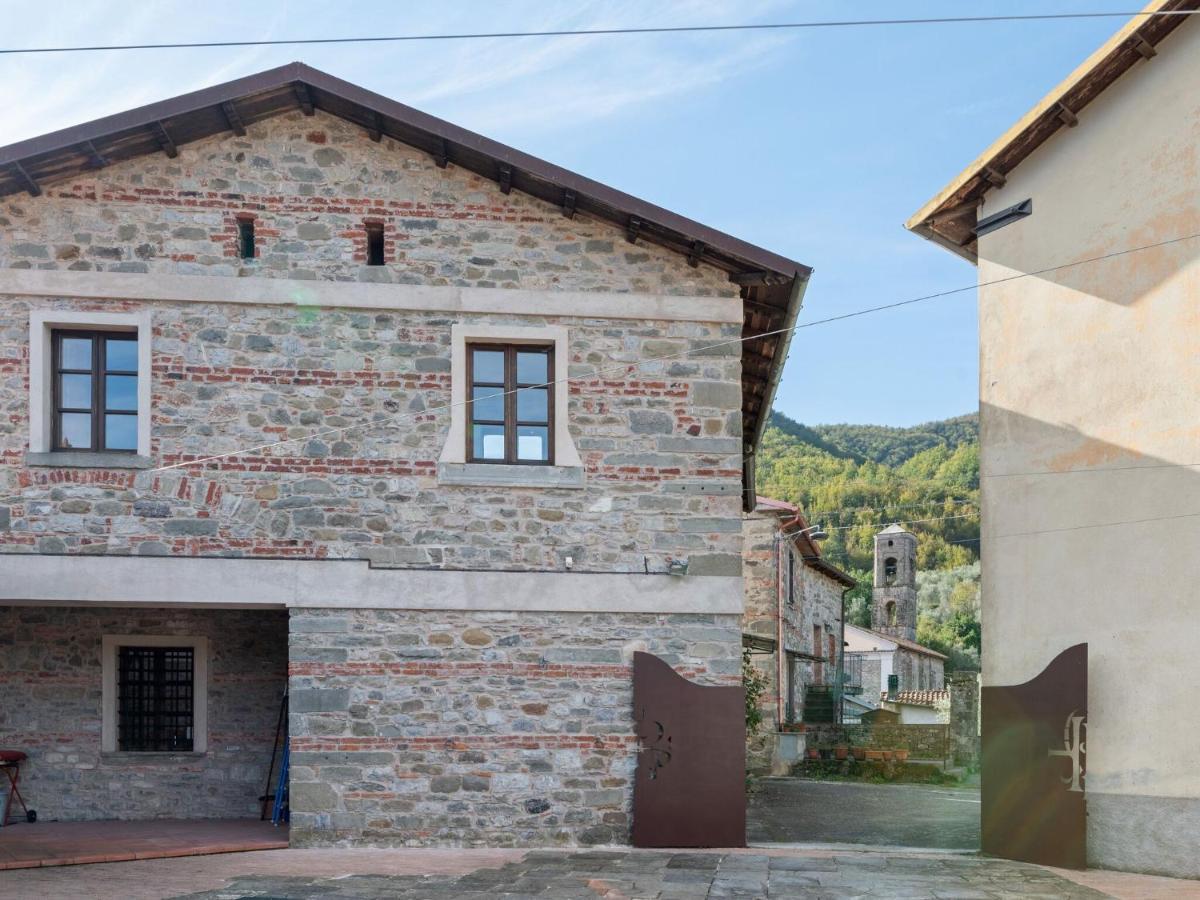 Villa Ancient Farmhouse With Private Heated Hot Tub And Pool Casola in Lunigiana Exterior foto